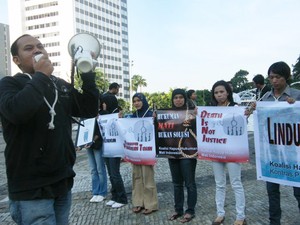 Anti-death penalty action 10/10/2010