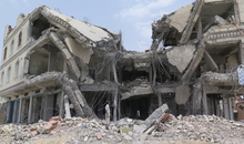 When Amnesty International visited Sa’da governorate in early July 2015, it found that hundreds of airstrikes had destroyed or damaged beyond repair scores of homes, several markets, the entire main shopping street and virtually every public building, including the post office, the court, banks and civilian administration offices. Amnesty International found no evidence that these had been used for military activities, which could potentially have rendered them legitimate military targets.
