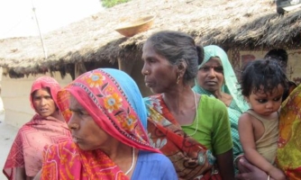 Nepal: Las autoridades deben actuar proactivamente para erradicar la dañina práctica de expulsar a las mujeres y las niñas a chozas insalubres y peligrosas durante su menstruación