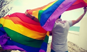 Amnistía Internacional nos da una lista de los lugares del mundo donde las personas queer necesitan nuestra ayuda