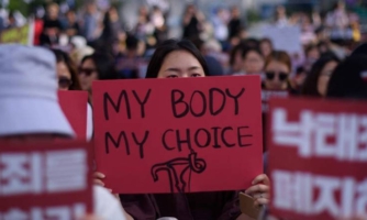 Corea del Sur: En una victoria histórica para los derechos de las mujeres, el máximo tribunal ordena la reforma de la ley del aborto 