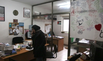 Israel intensifica las agresiones contra la sociedad civil con intimidante asalto a la ONG palestina Addameer