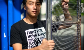 Hong Kong: Líder de las protestas queda sangrando en la calle tras ser brutalmente atacado con martillos