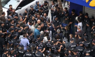 Turquía: Centenares de detenciones para reprimir a quienes se oponen a la ofensiva militar en Siria