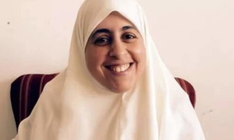 Egipto: Aisha el-Shater, gravemente enferma en medio de tortura y negación de atención médica en prisión