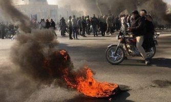Irán: Decenas de personas heridas mientras las fuerzas de seguridad utilizan fuerza ilegal para sofocar las protestas