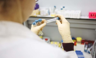 Global: Análisis de Amnistía revela que más de 7.000 profesionales de la salud han muerto a causa de la COVID-19