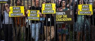 Turquía: La absolución de Şebnem Korur Fincancı pone de manifiesto que su procesamiento era totalmente infundado  