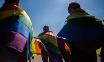 Rusia: Editores de libros detenidos en campaña anti-LGBTI