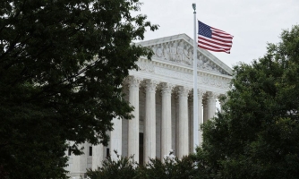 La sentencia de la Corte Suprema de Estados Unidos que permite al gobierno de Trump reanudar las deportaciones a terceros países es una afrenta a los derechos humanos