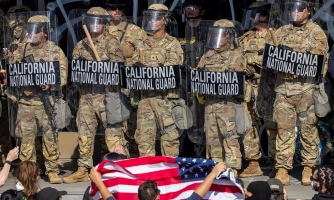 La promesa del presidente Trump de utilizar “fuerza muy dura” contra las protestas es una escalada de las violaciones de derechos humanos cometidas por su gobierno 