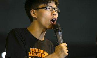 Hong Kong: Nuevos cargos contra Joshua Wong para prolongar su estancia en prisión