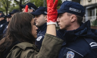 Serbia: Las autoridades deben poner fin al uso ilegítimo de la fuerza contra manifestantes e investigar los informes sobre violencia policial