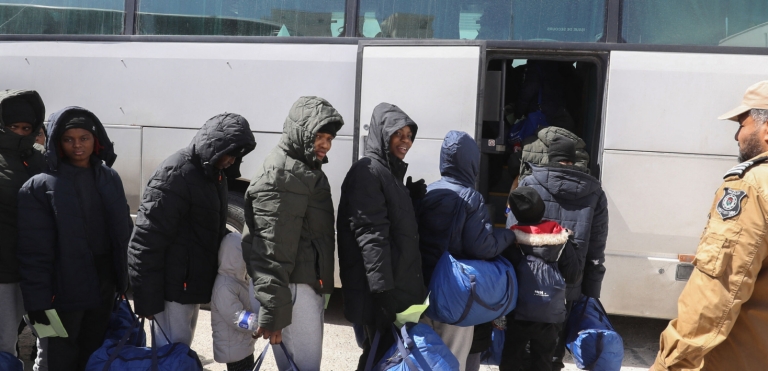 Libia/UE: Las autoridades rivales intensifican la represión xenófoba y racista contras las personas refugiadas y migrantes mientras la UE intenta estrechar las relaciones