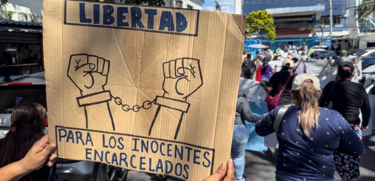 El Salvador: El costo humano del régimen de excepción podría constituir crímenes de lesa humanidad