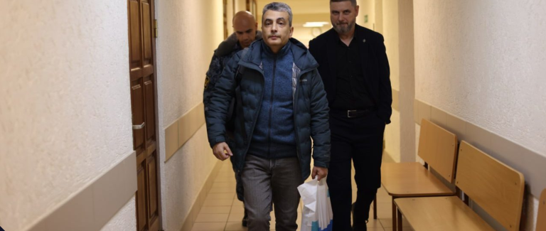 Rusia: Condenado a 11 años y un mes de prisión el político contrario a la guerra Lev Shlosberg mientras aumenta la presión sobre su partido, Yabloko